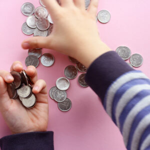 pozew o podwyższenie alimentów – liczenie pieniędzy